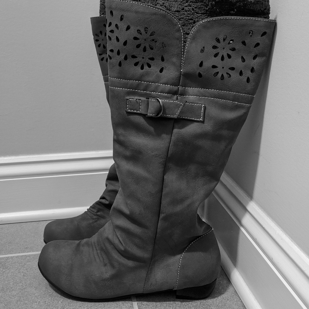 Women's Dress Boots in Gray US sz 12  Euro sz 42